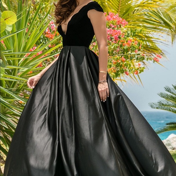 ISO Prom Ballgown - Picture 3 of 5